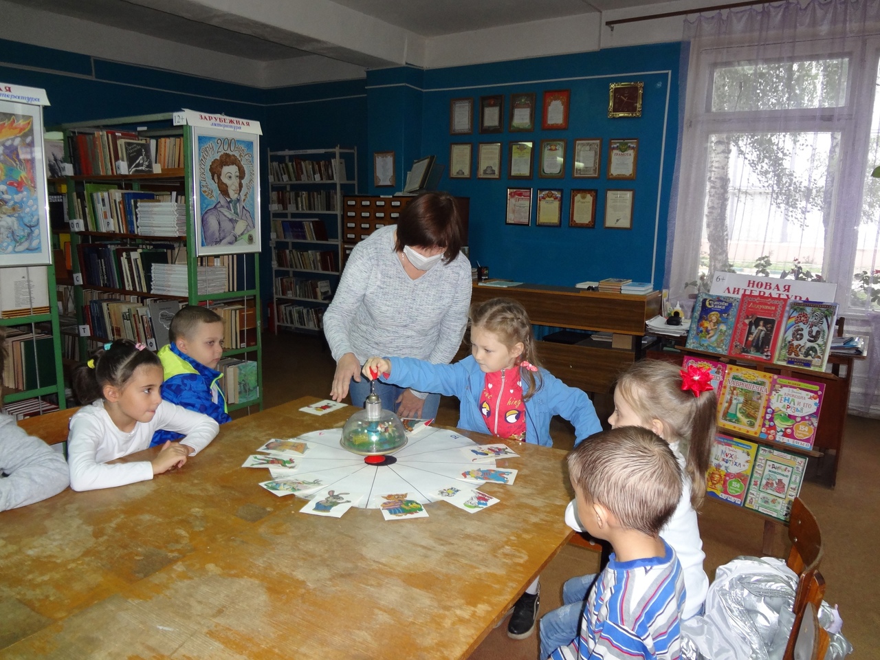 Библиотека орджоникидзе. Экскурсия в библиотеку стала для ребят.